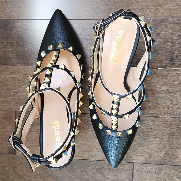 Sandals - Picture 3 of 5